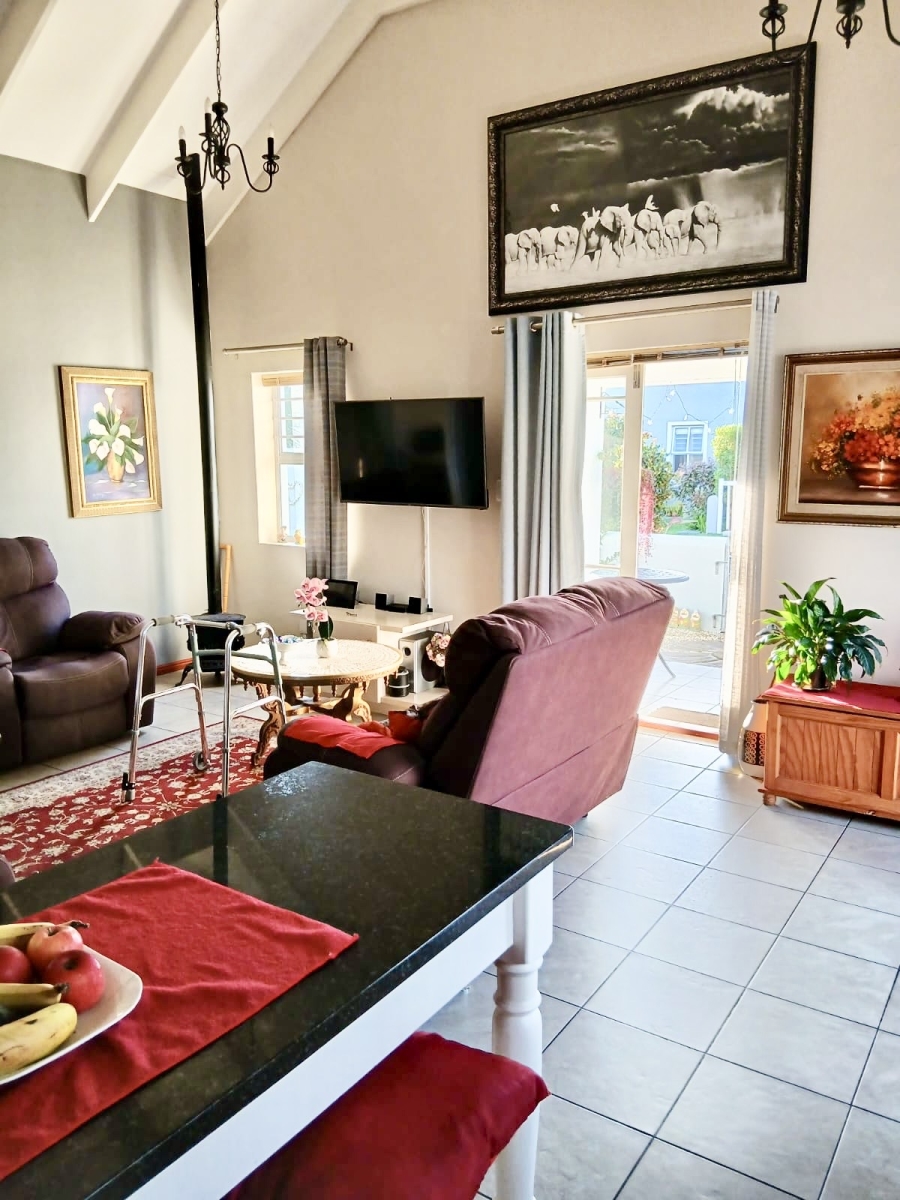 2 Bedroom Property for Sale in Sandbaai Western Cape